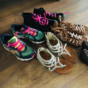 Girls size 1 shoe lot